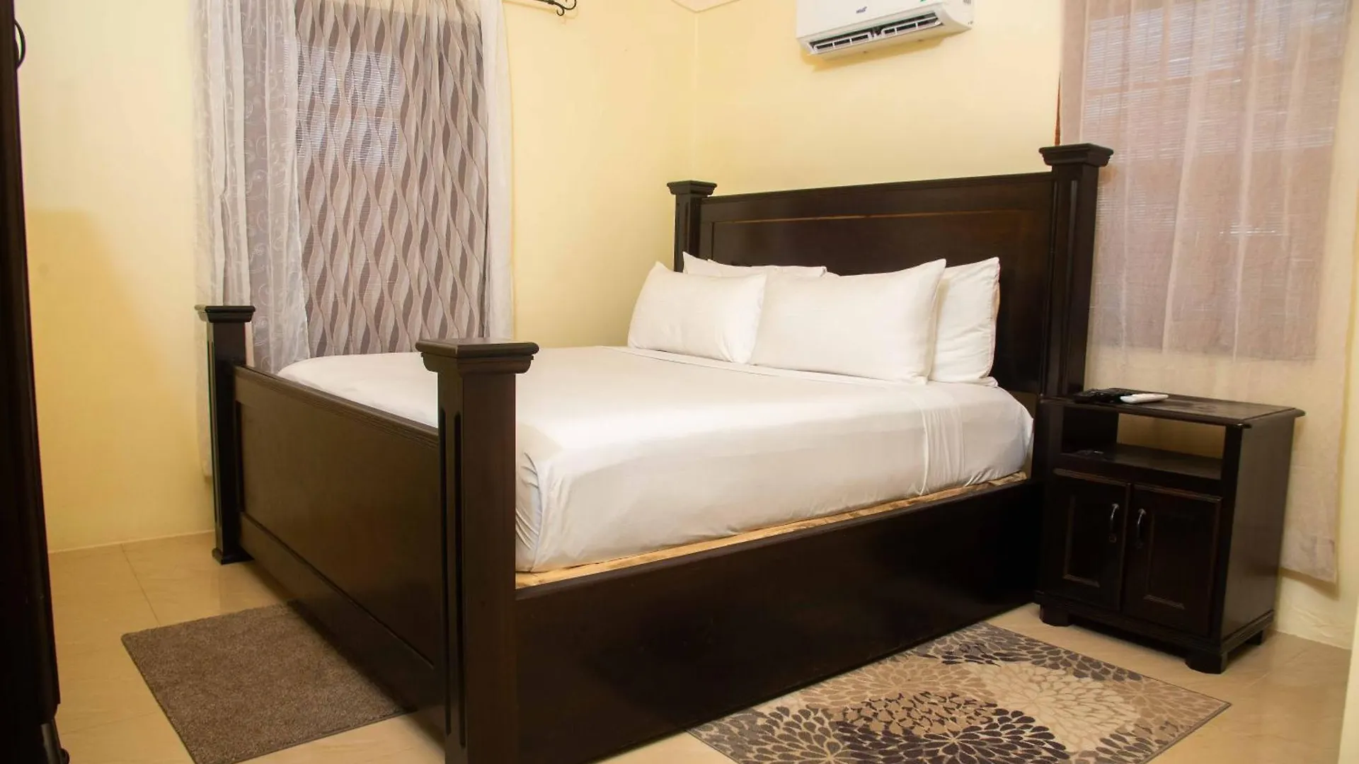 Czar'S Romantic Retreat-2 Bedroom Home And Pool Ocho Rios Jamaica